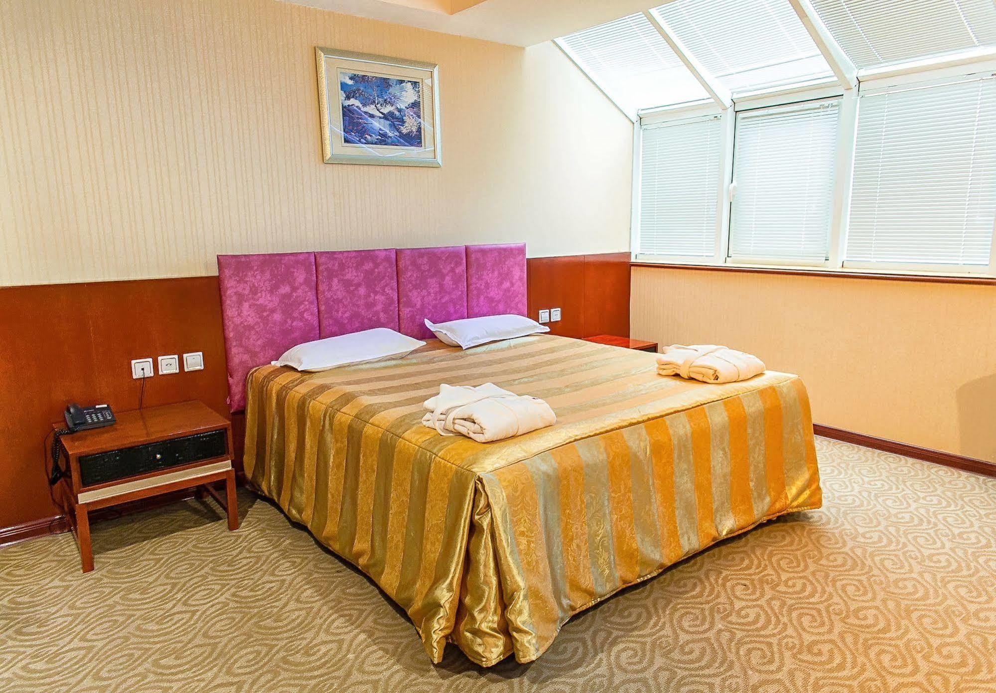 Renion Residence Hotel Almatı Dış mekan fotoğraf